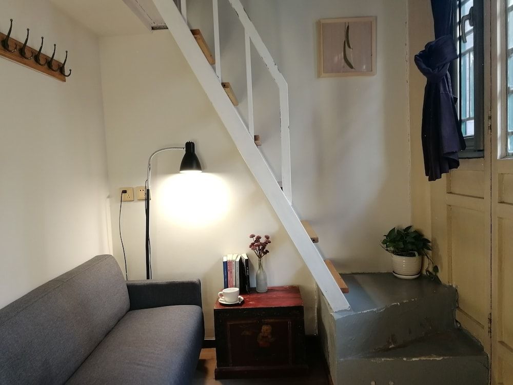 undefined Fly By Knight Courtyard Hotel 2