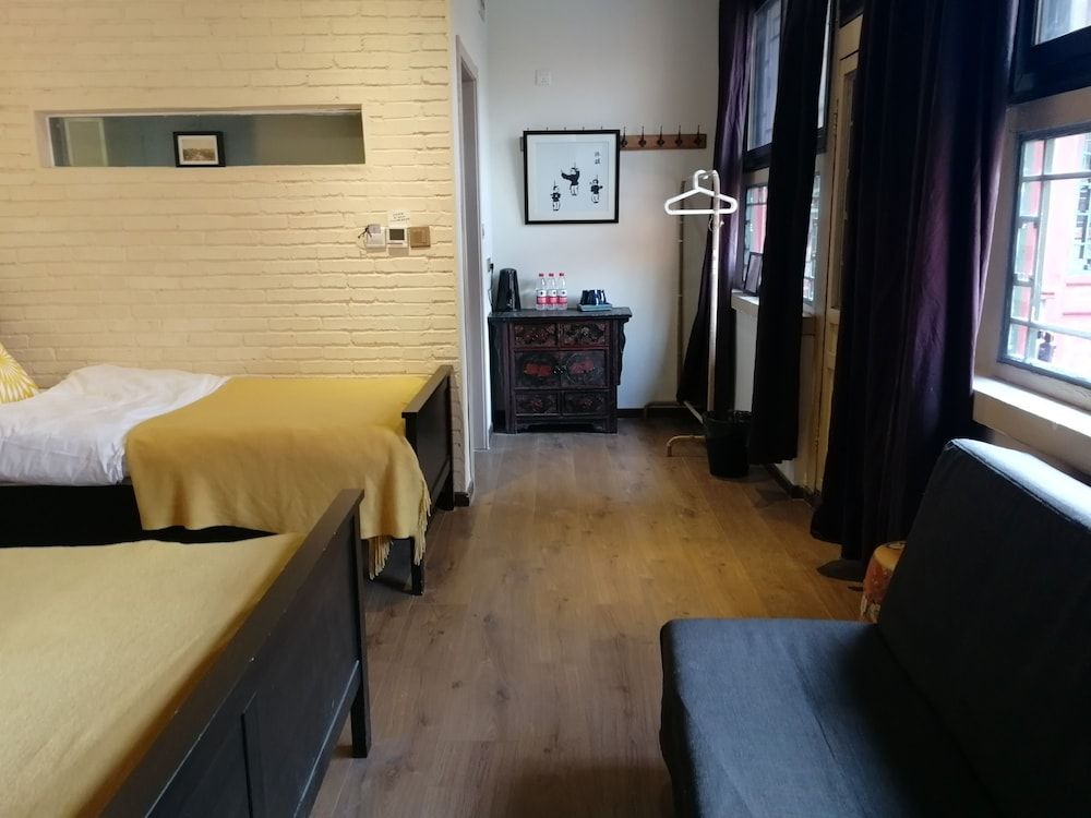 Fly By Knight Courtyard Hotel Exclusive Family Room 3