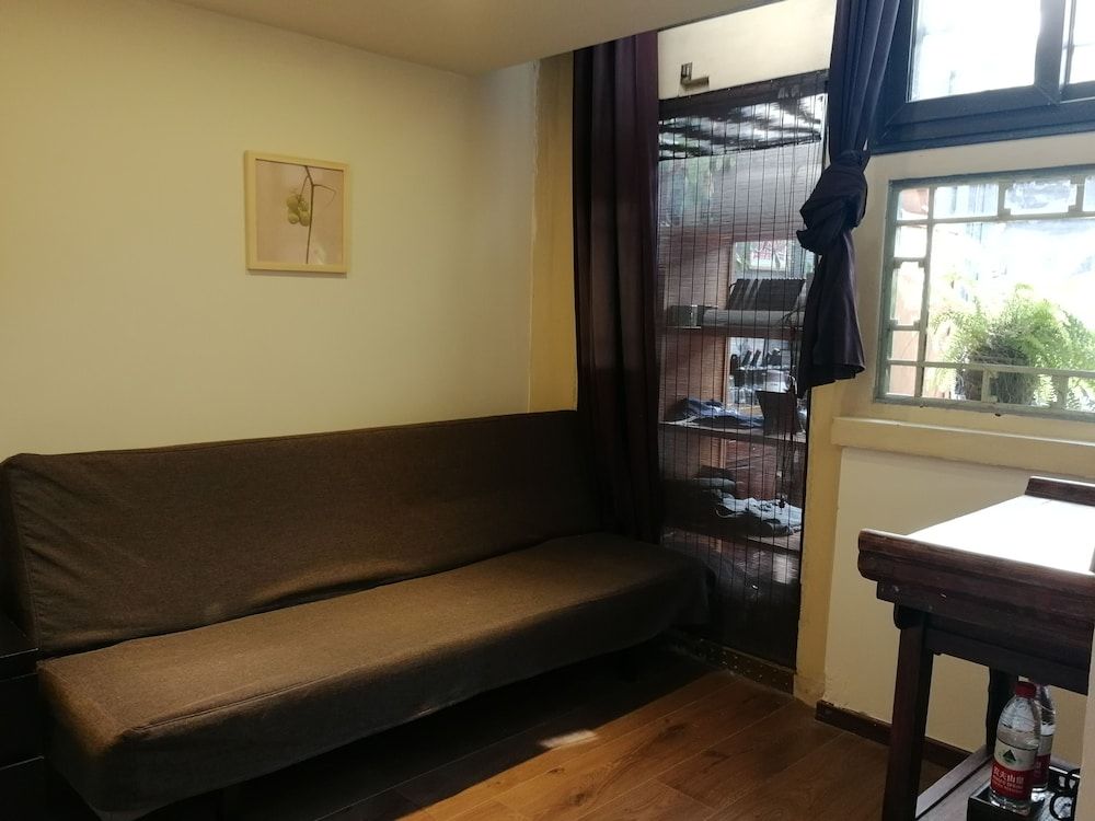 undefined Fly By Knight Courtyard Hotel 5