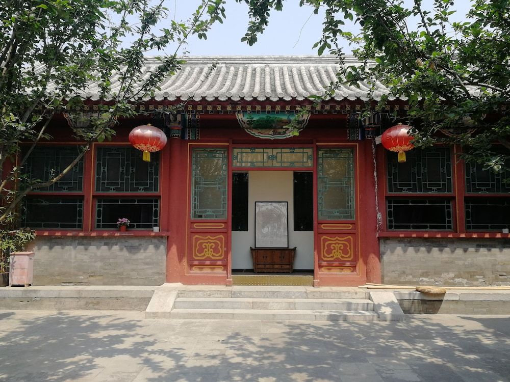 Fly By Knight Courtyard Hotel Standard Family Room 3