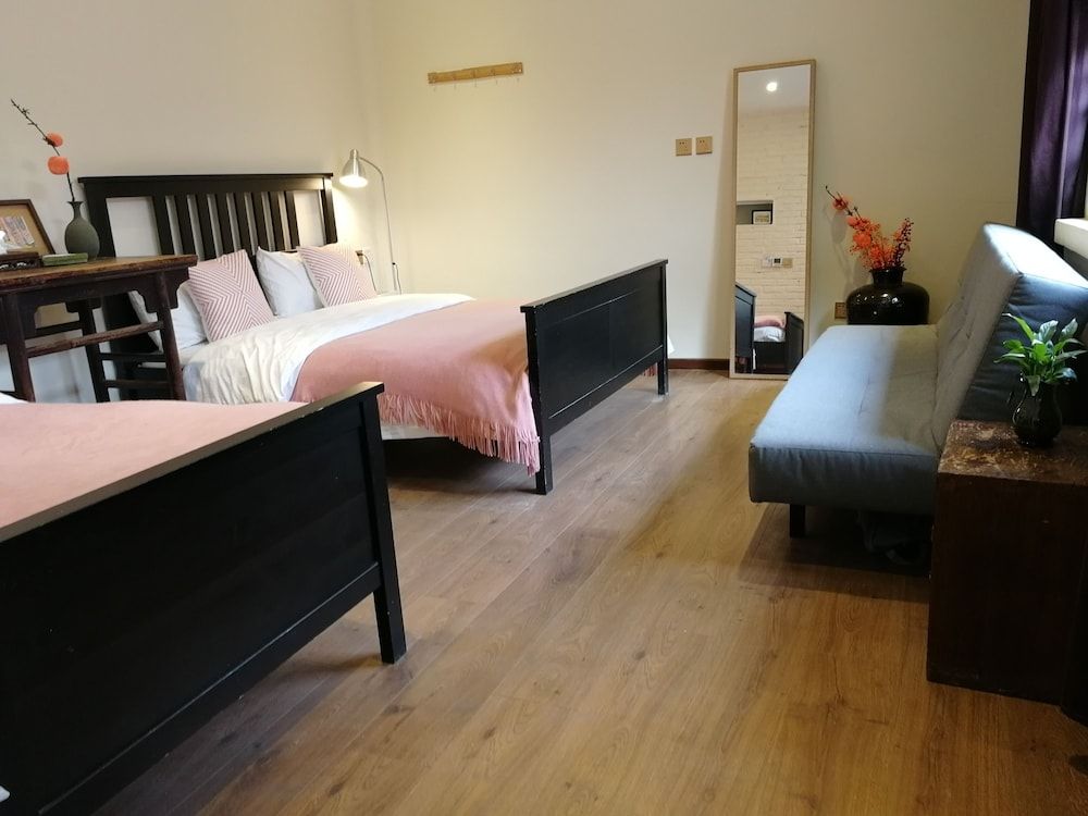 Fly By Knight Courtyard Hotel Exclusive Family Room 6