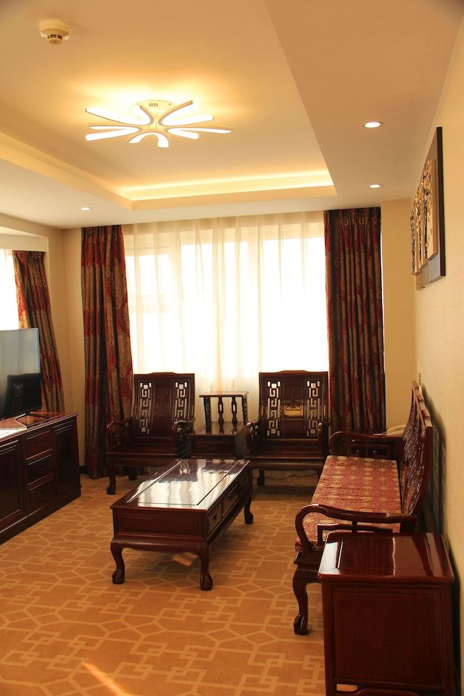 Golden Oasis Hotel Deluxe Suite 4