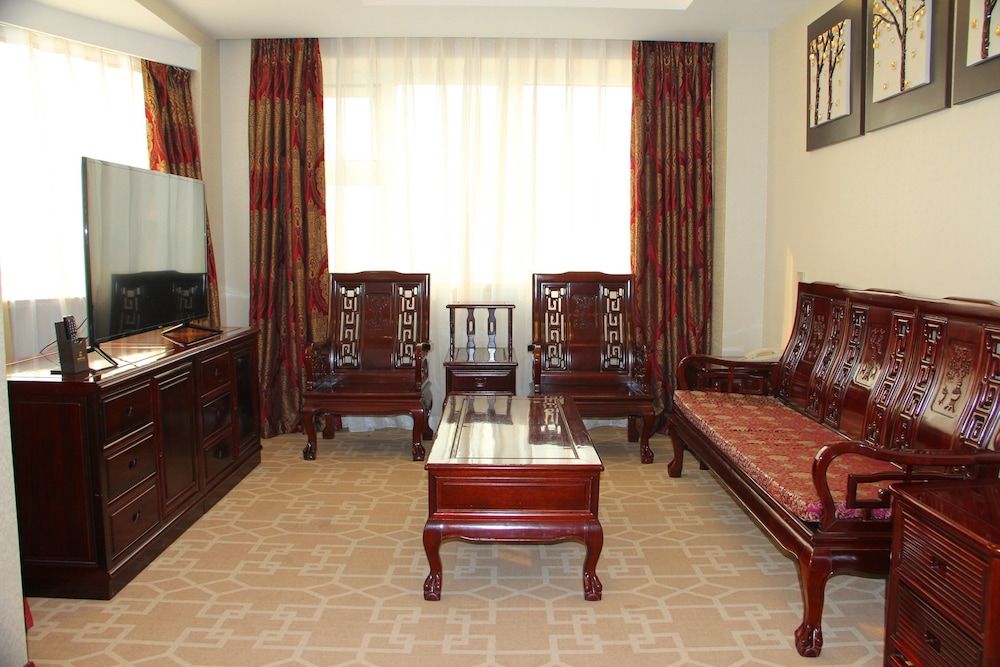 Golden Oasis Hotel Deluxe Suite 3