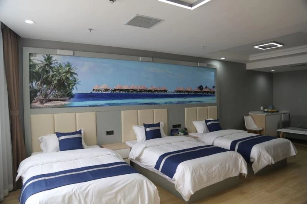 undefined Golden Phoenix Hotel 10