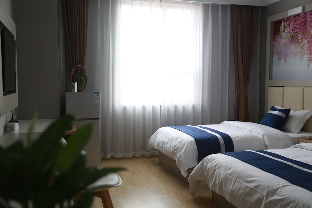 undefined Golden Phoenix Hotel 3