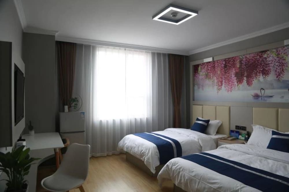 undefined Golden Phoenix Hotel 5