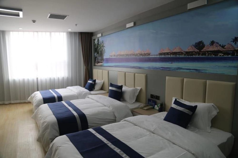 undefined Golden Phoenix Hotel 8