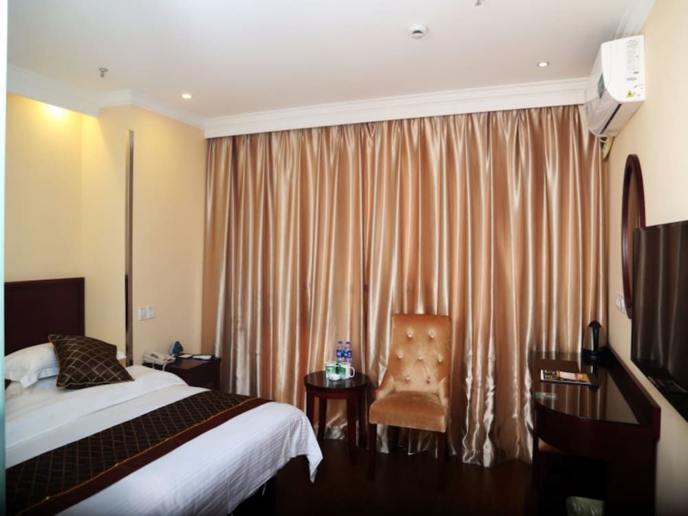 undefined GreenTree Inn Shanghai Pudong Airport Heqing Huanqing Middle Road Express Hotel