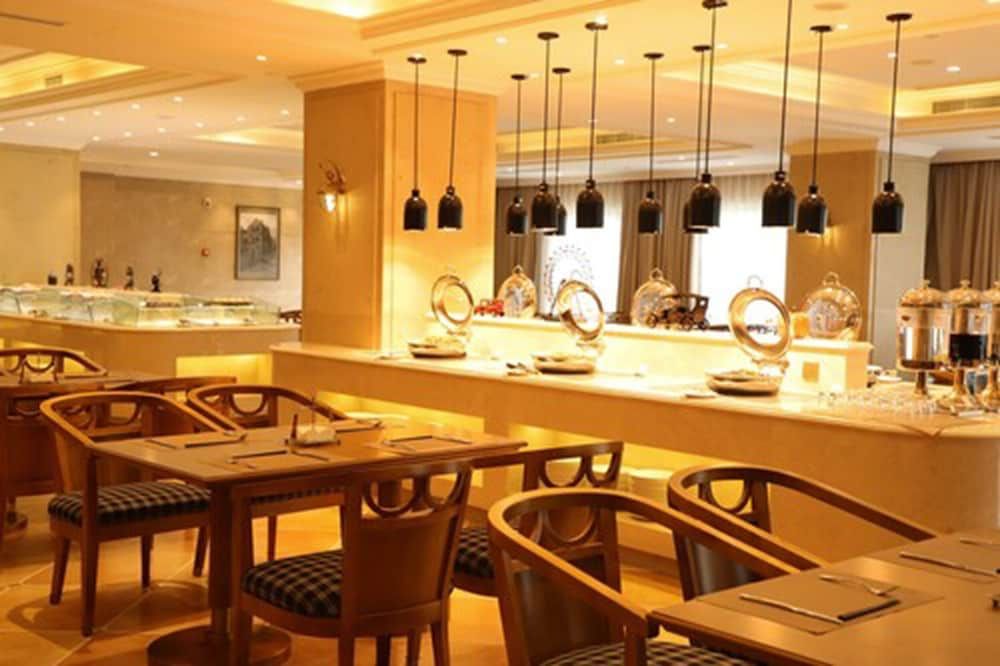 undefined Shanghai Fliport Garden Hotel 9