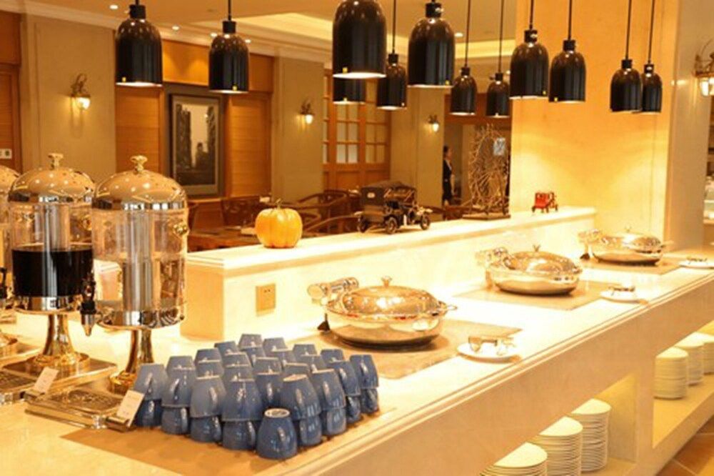 undefined Shanghai Fliport Garden Hotel 8