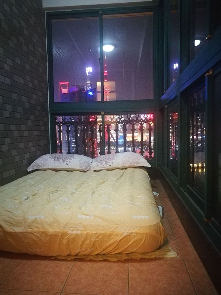 Shanghai The Bund View Guesthouse Room with Balcony 3
