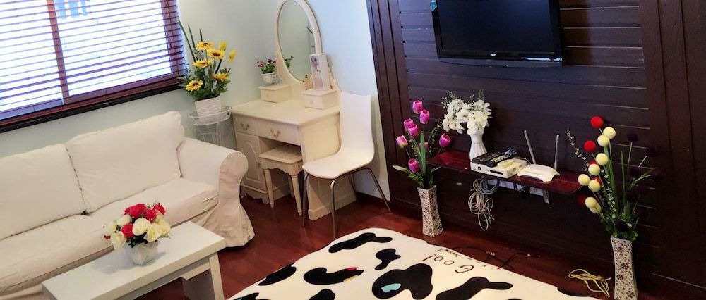 undefined Shanghai Youcun Apartment Jinlu Building