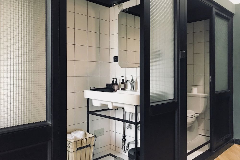 Deluxe Loft with Street View