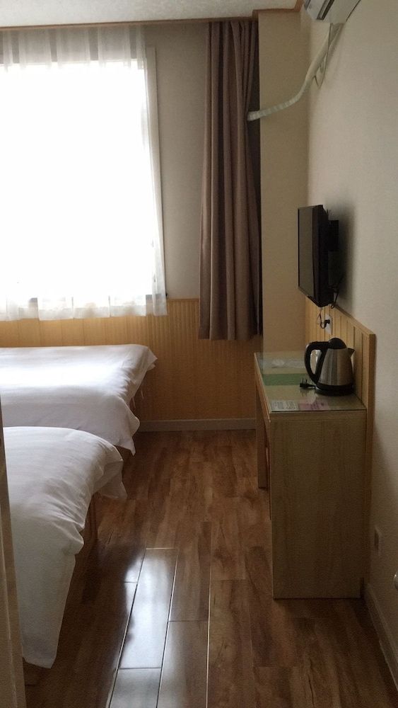 Haishang Xiaowo Oriental Pearl Branch Economy Twin Room 4