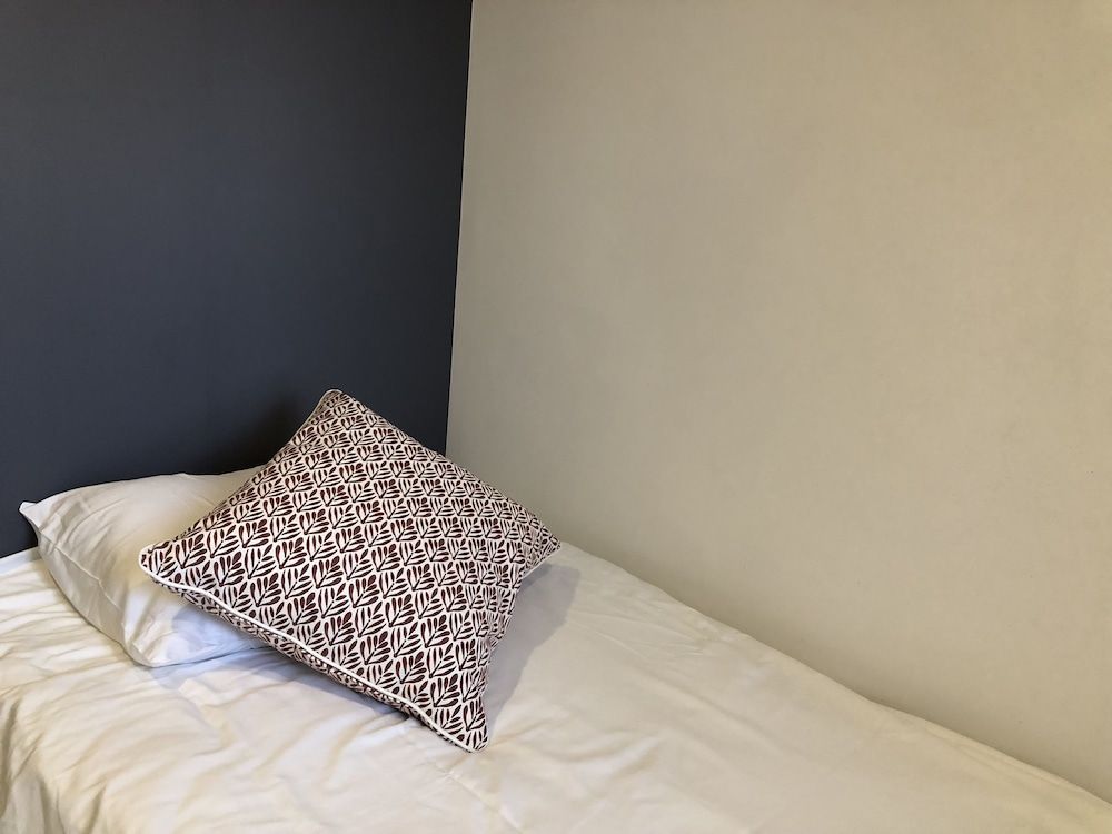 undefined Henry's Apartment- Executive 717 5