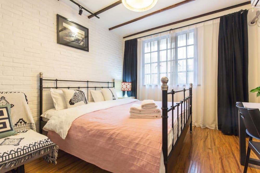 undefined Shanghai Yanshe Huashan Road Branch 4