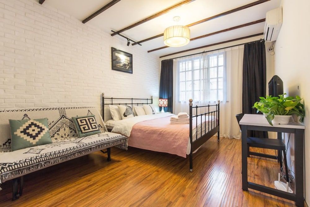 undefined Shanghai Yanshe Huashan Road Branch 7