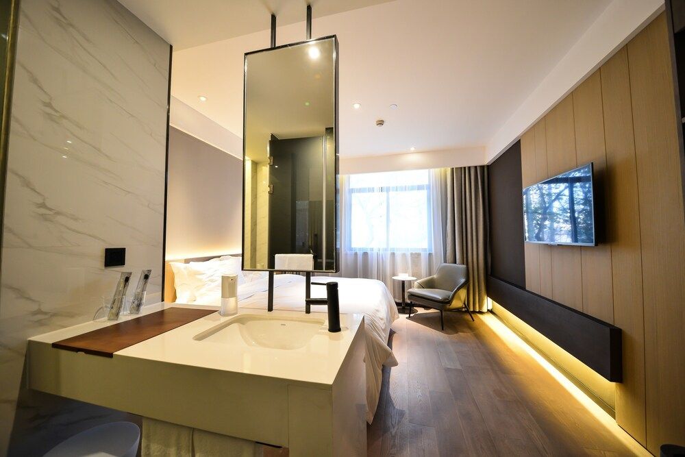 MIJU HOUSE Gubei-a small white building beside Shanghai oil painting sculpture institute Apartment(Accept reservations with non transit visa-free 5