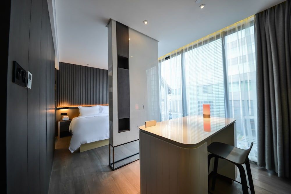 undefined MIJU HOUSE Gubei-a small white building beside Shanghai oil painting sculpture institute 4