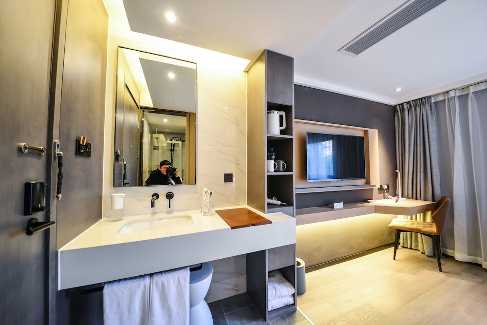 MIJU HOUSE Gubei-a small white building beside Shanghai oil painting sculpture institute Standard Double Room(Accept reservations with non transit visa-free) 6