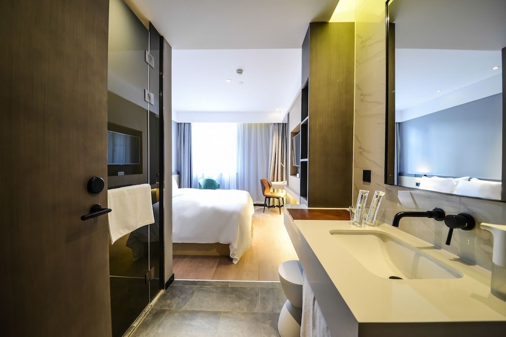 MIJU HOUSE Gubei-a small white building beside Shanghai oil painting sculpture institute Superior Double Room(Accept reservations with non transit visa-free) 4