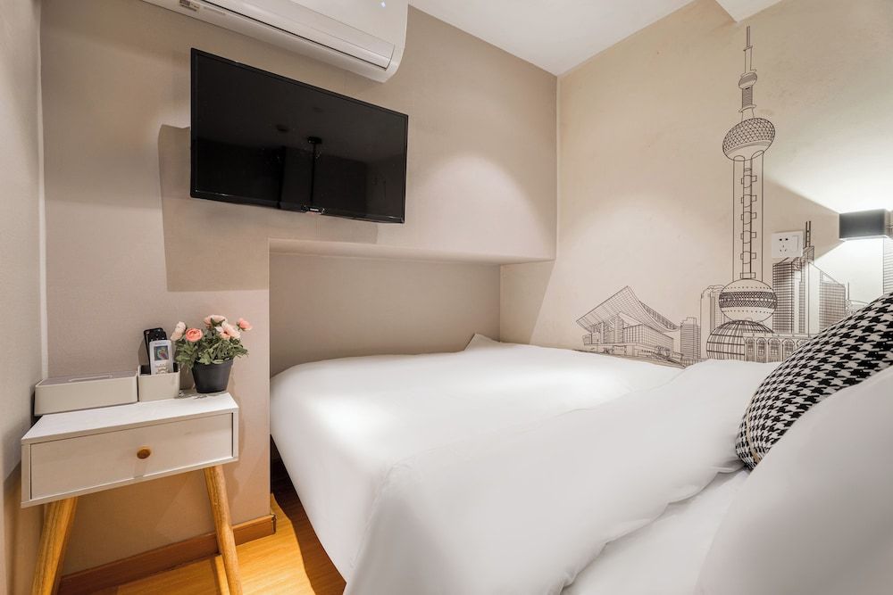 Shanghai Meego Yes Hotel Economy Double Room, No Windows 6