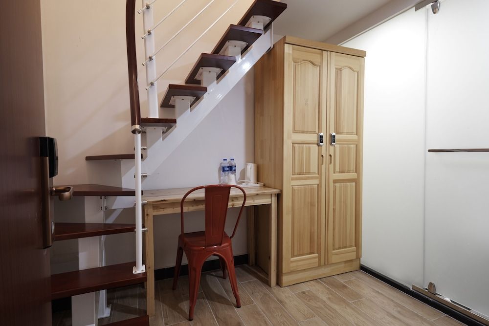 Shanghai Meego Yes Hotel Economy Double Room, No Windows 11