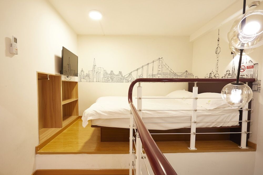 Shanghai Meego Yes Hotel Economy Double Room, No Windows 2