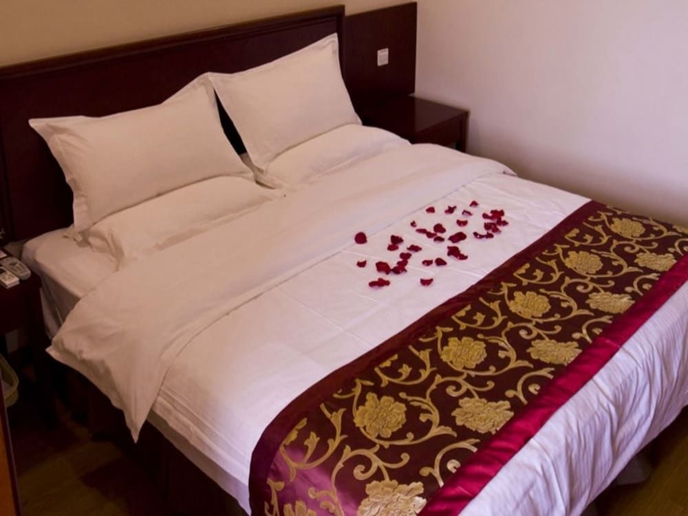 undefined GreenTree Inn Shanghai Hongqiao Hub Convention Center Jinghua Road Shell Hotel 2
