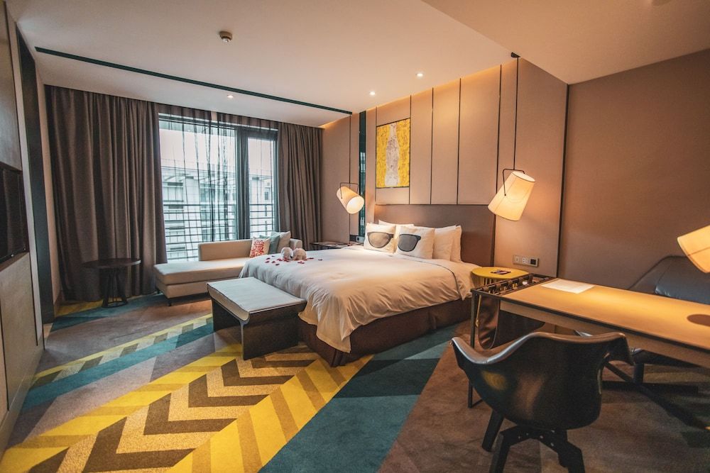 MiniMax Executive King Room