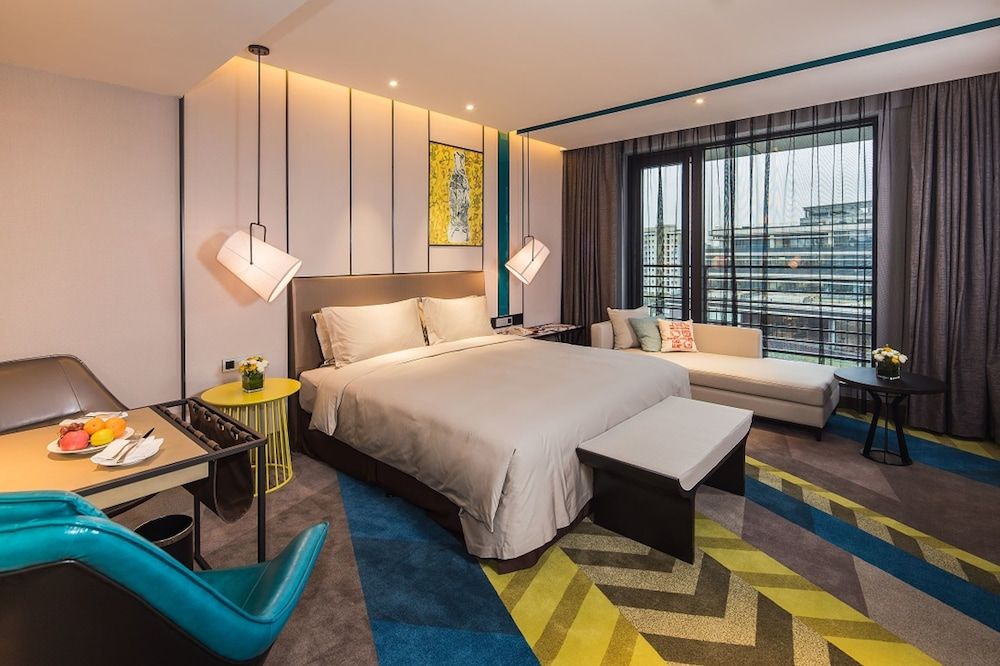 MiniMax Executive King Room