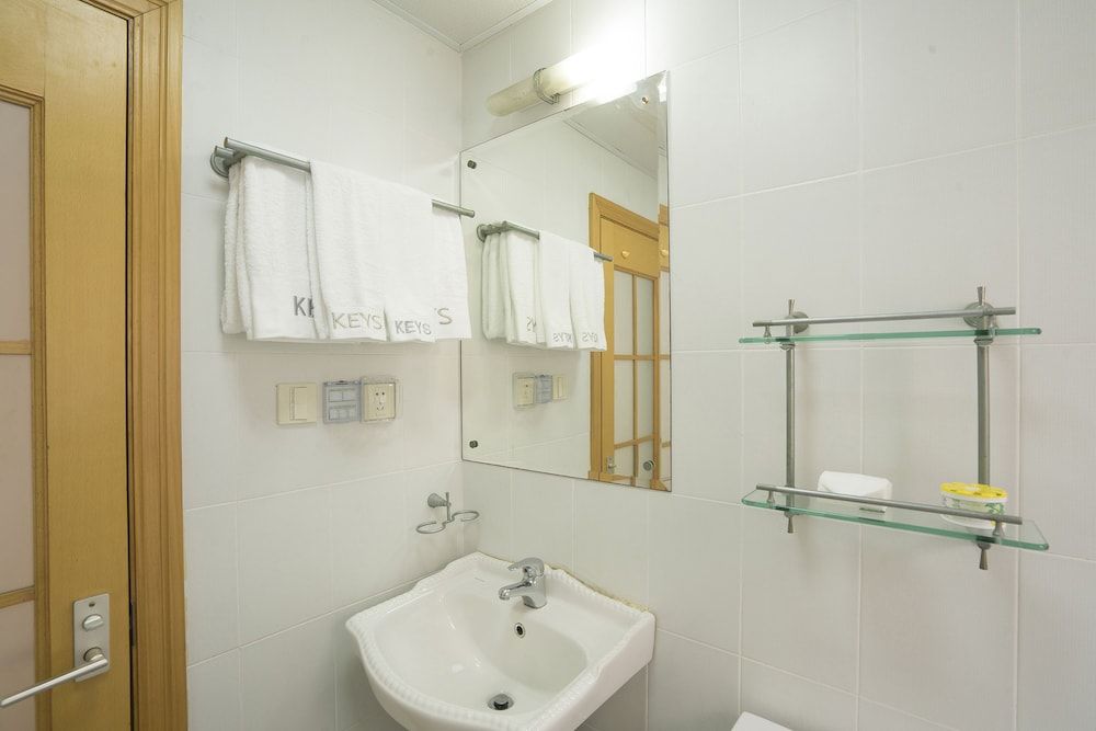 Good Time Travellers Inn-People Square No.2 Business Apartment 32