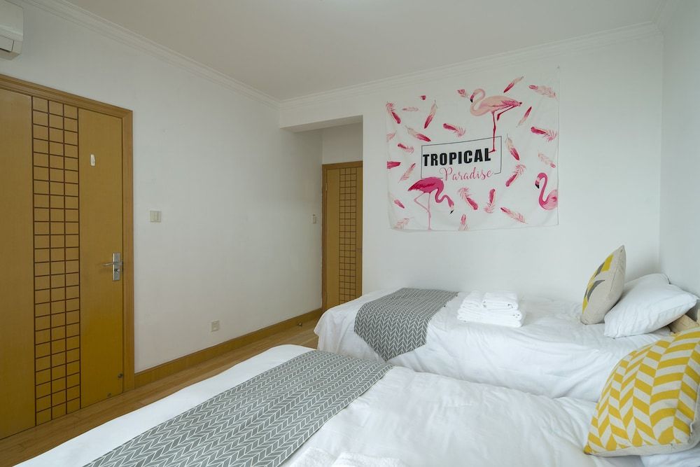 undefined Good Time Travellers Inn-People Square No.2 4