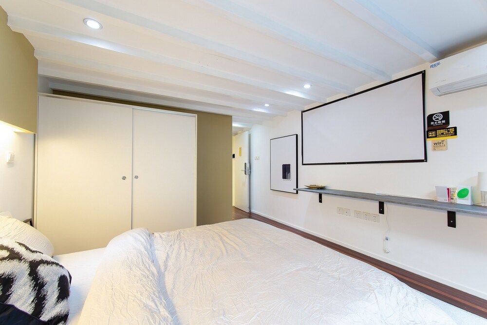 undefined SUN ROOM 8