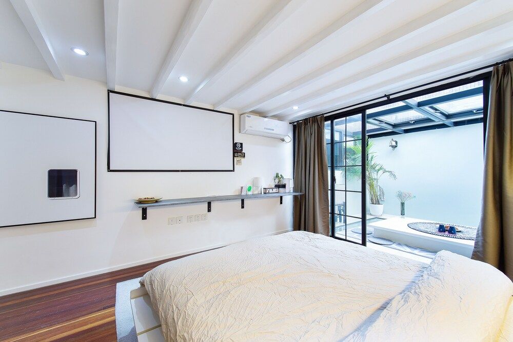 undefined SUN ROOM 7