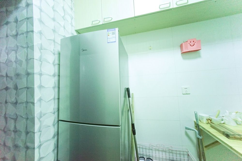 Shanghai Rainbow No.56 Apartment 14