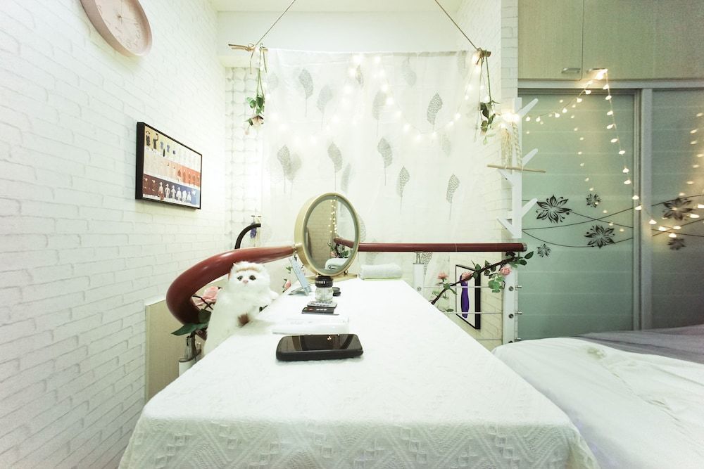 Shanghai Rainbow No.56 Apartment 9