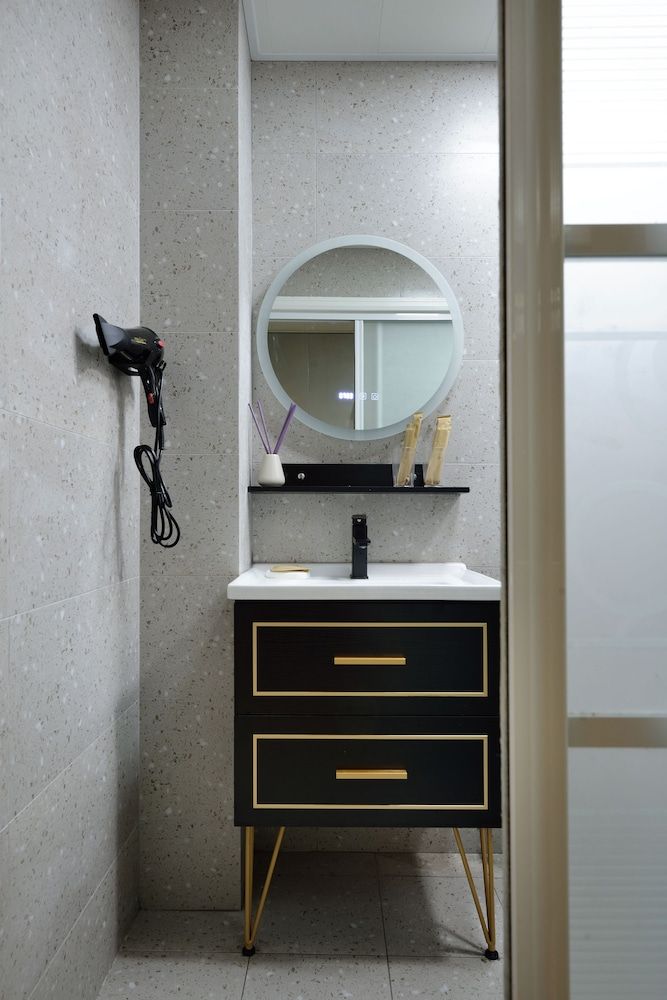 Newly Renovated 1BDR Apt Old Shanghai Apartment, 1 Bedroom 24