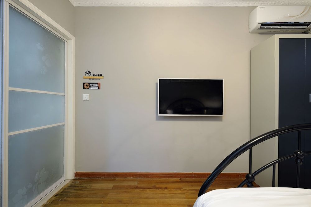 Newly Renovated 1BDR Apt Old Shanghai Apartment, 1 Bedroom 23