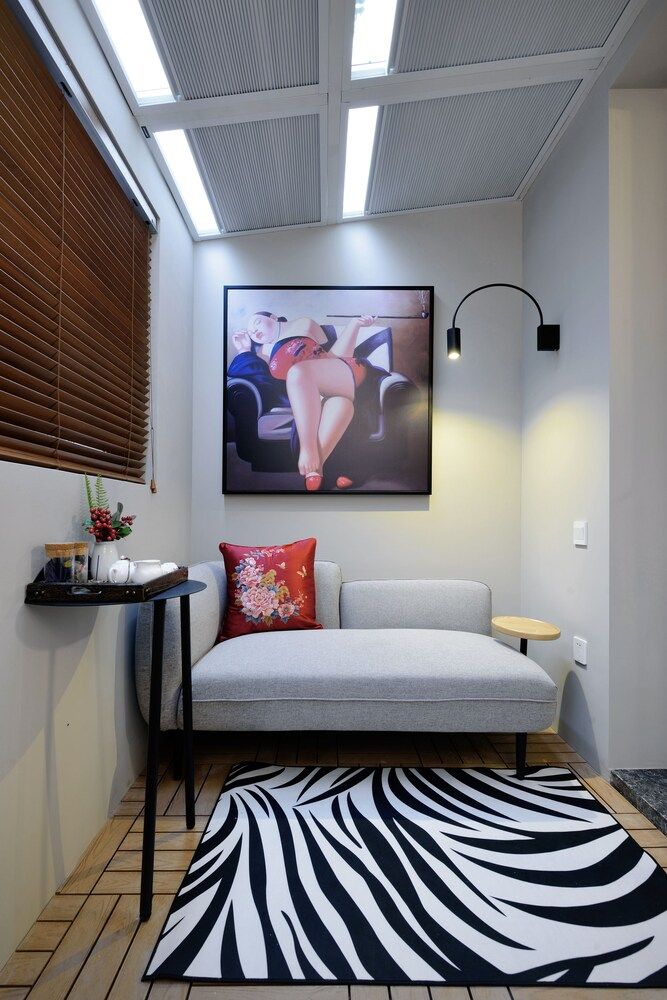 Newly Renovated 1BDR Apt Old Shanghai Apartment, 1 Bedroom 15