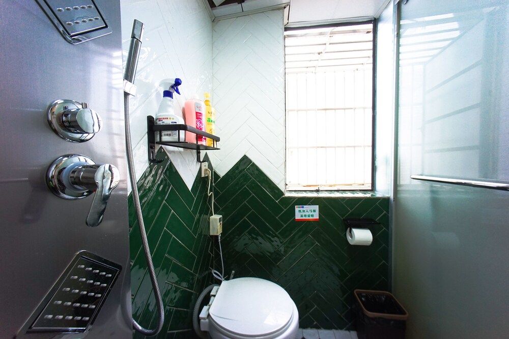 Shanghai Rainbow No.62 Quadruple Room 28