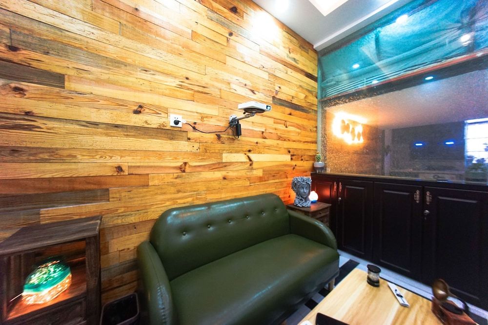 Shanghai Rainbow No.62 Quadruple Room 11