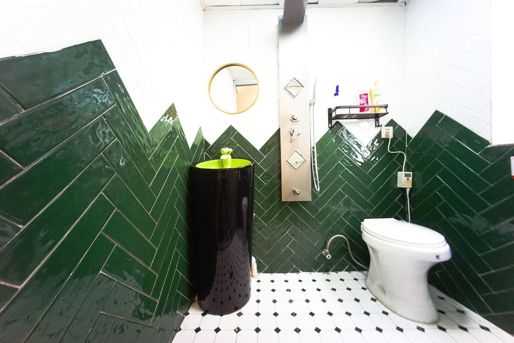 Shanghai Rainbow No.62 Quadruple Room 26