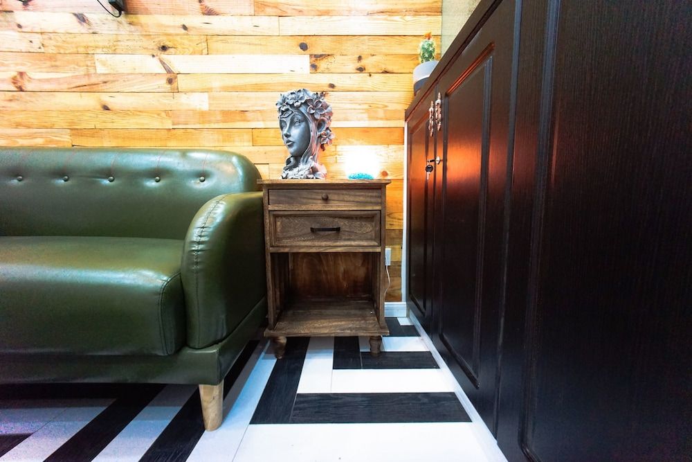 Shanghai Rainbow No.62 Quadruple Room 17