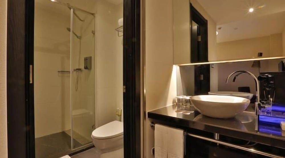 Orange Hotel Select Hongqiao Gubei Business Double Room 4