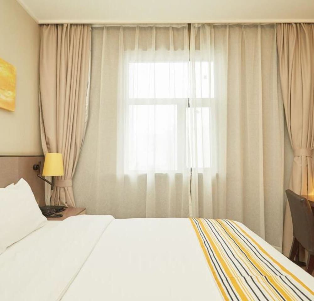 undefined Home Inn Plus (Shanghai Pudong Airport) 2