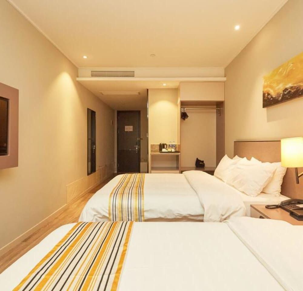 Home Inn Plus (Shanghai Pudong Airport) Family Room 2