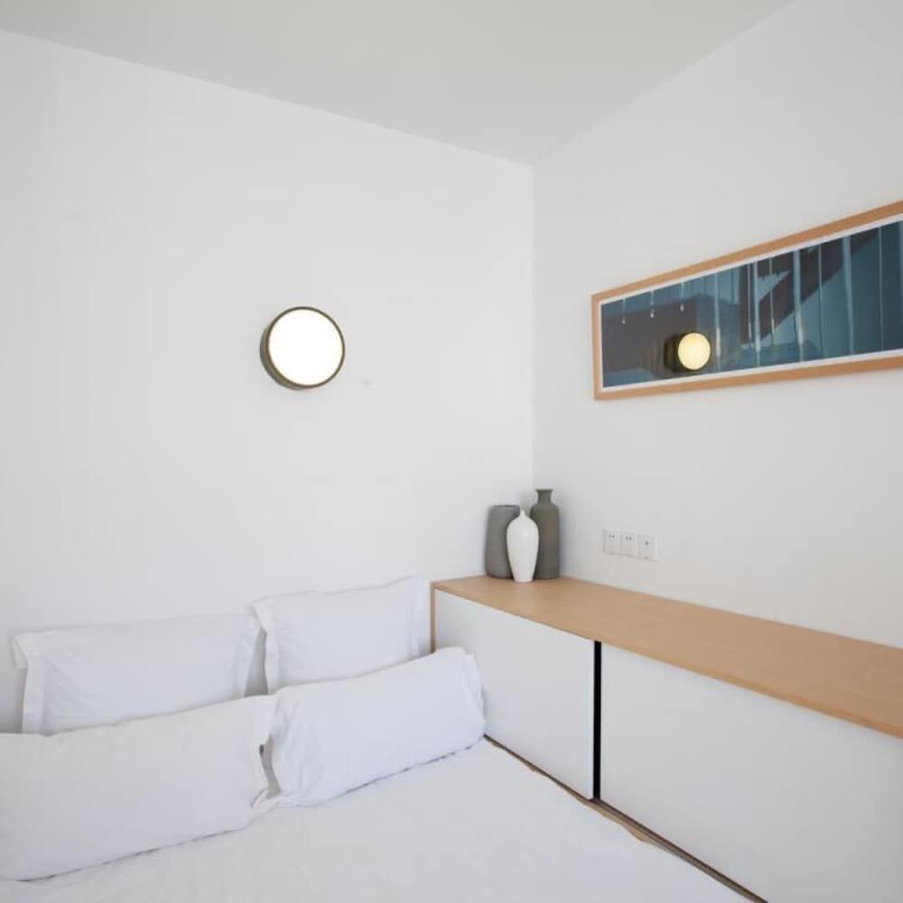 BaseLIVING Zhangjiang Serviced Apartment Executive Studio