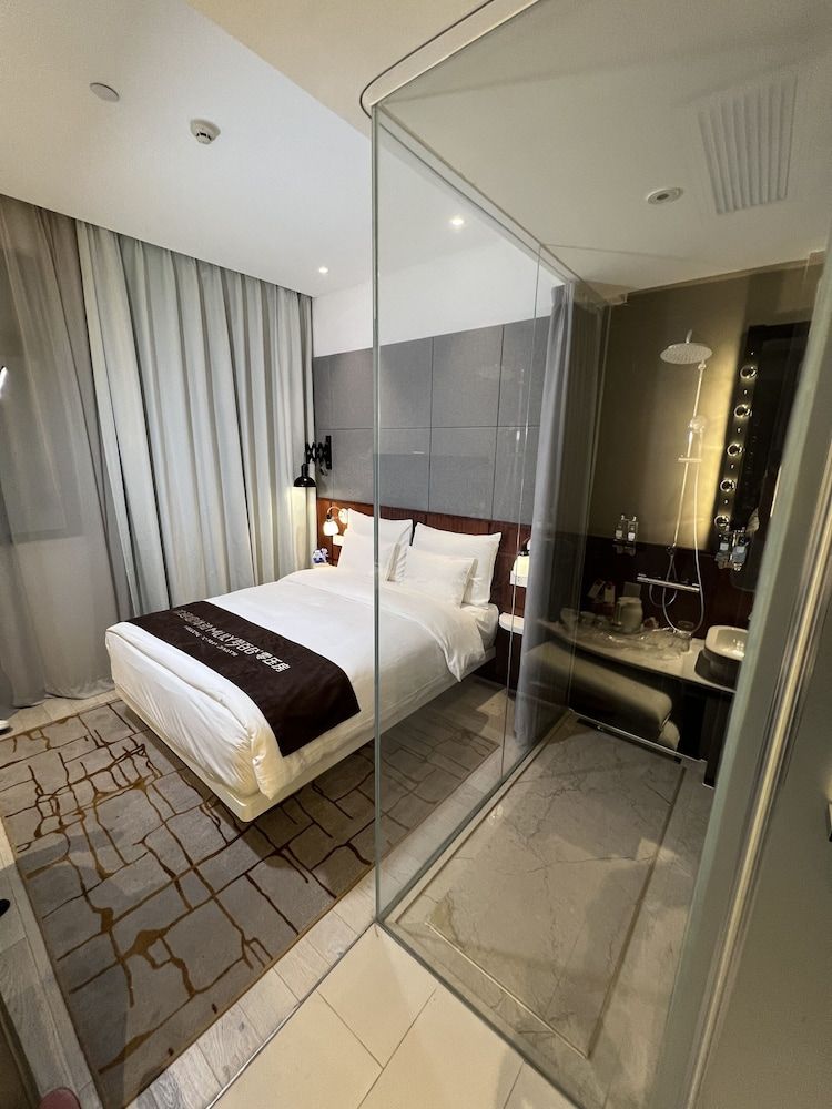 undefined Novotel Shanghai Hongqiao Exhibition 4