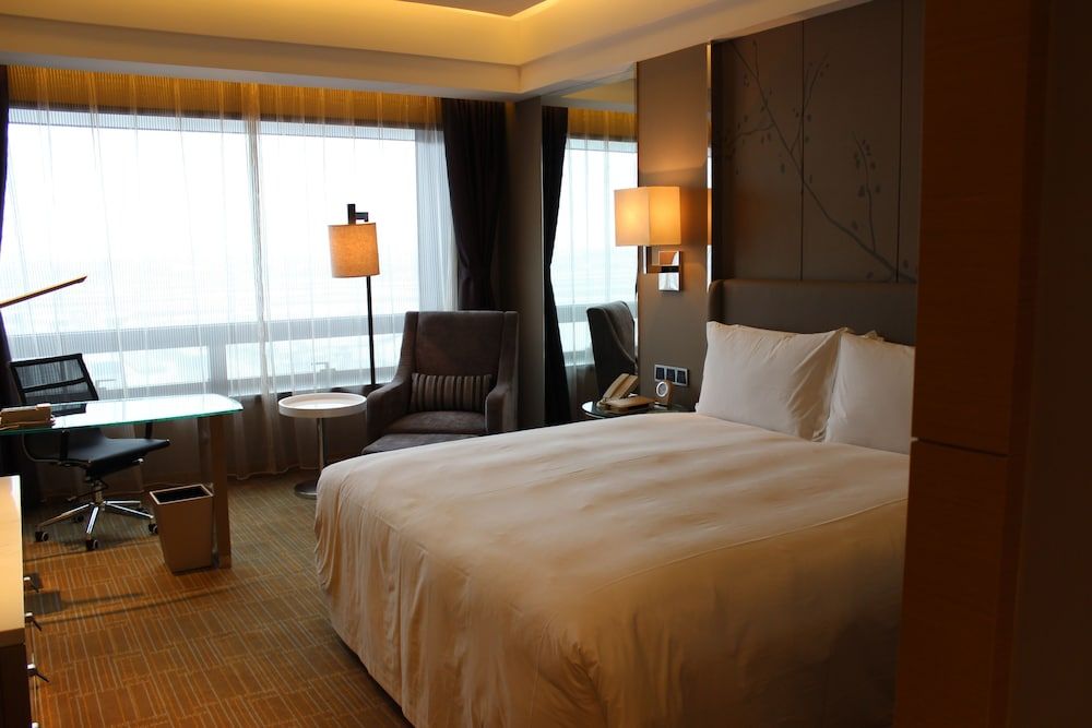 undefined Shanghai HongQiao Airport Hotel 4